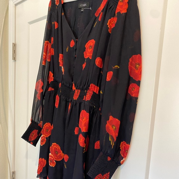 Intermix Kayla dress, size 6, super flirty short dress. - Picture 5 of 13